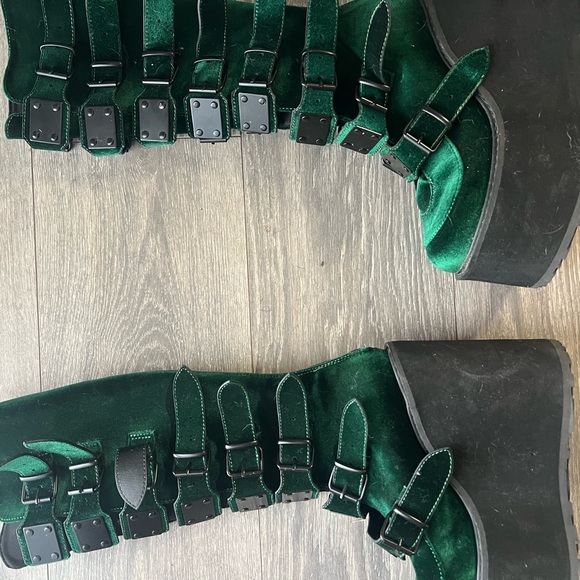 Size 8 green velvet platform boot - Picture 2 of 2